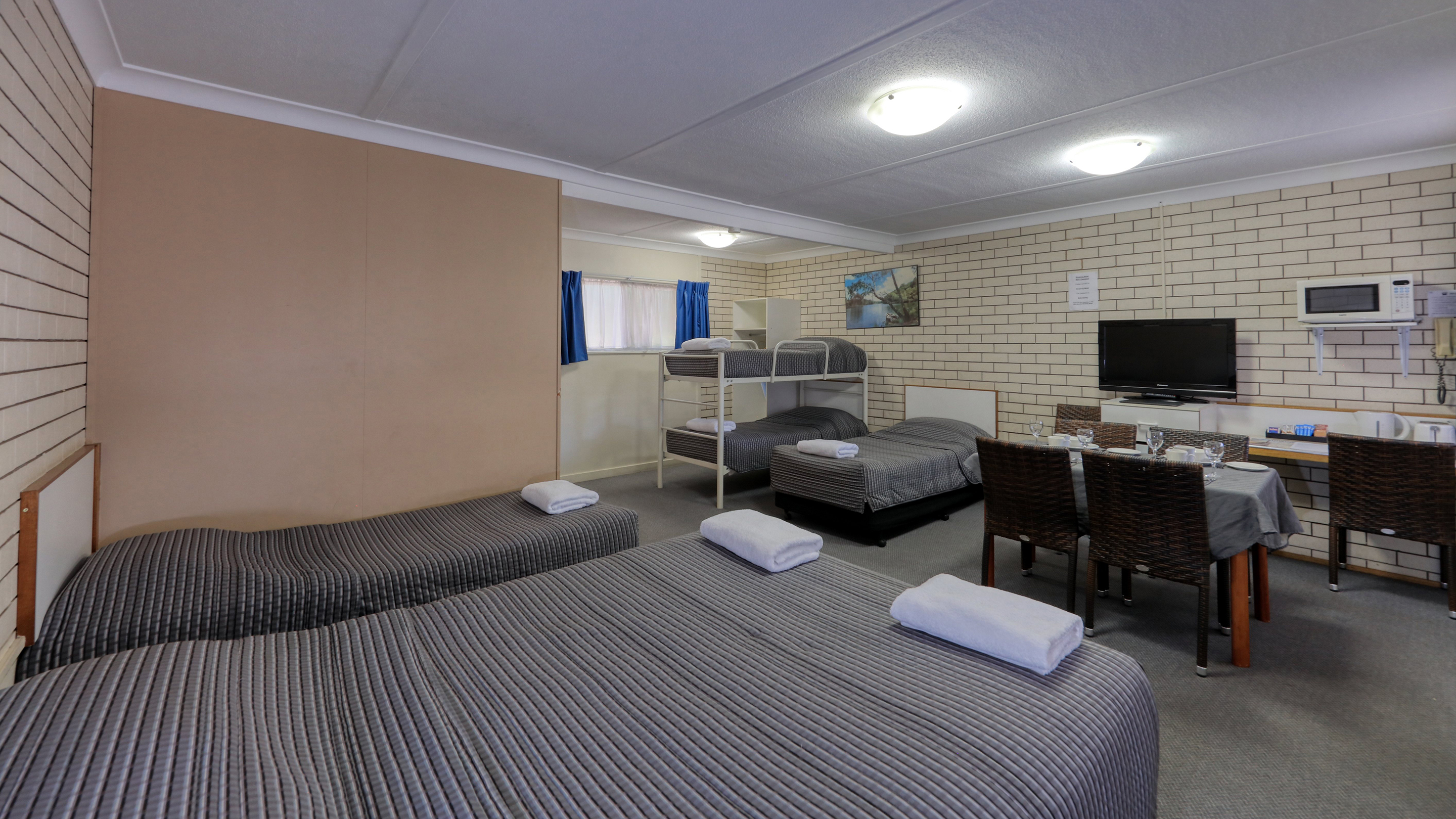 Binalong Motel offers five room types to choose from which include Large Family Room, Family Room, Queen Room, Twin Room, and Single Room. - Goondiwindi - QLD
